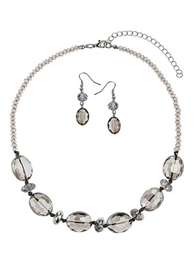 Simple faceted glass short necklace.jpg